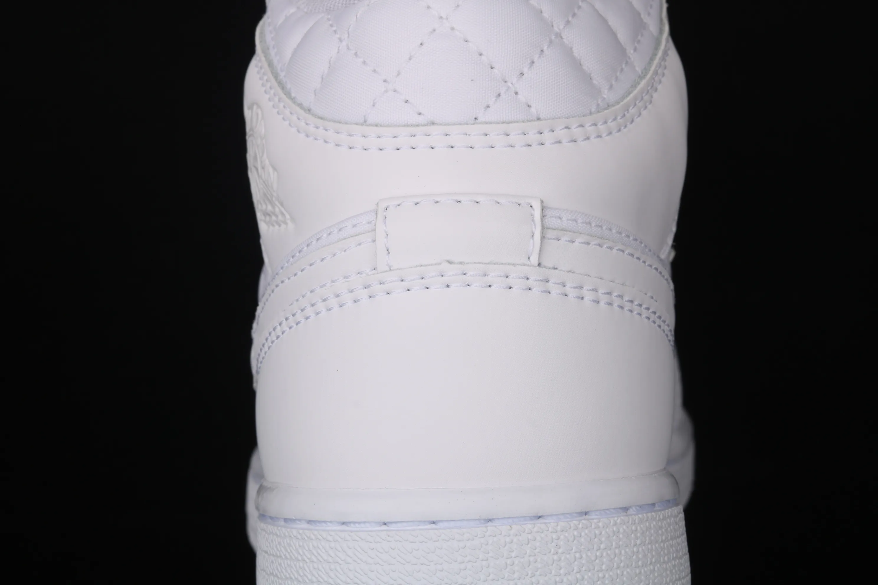 All Categories Air Jordan Jordan Series Basketball Shoes Air Jordan 1 Mid Air Jordan 1 Mid "Quilted White" AJ1 Joe 1 White Diamond "Little Chanel" Mid-top Versatile Casual Sports Shoes DB6078-100
